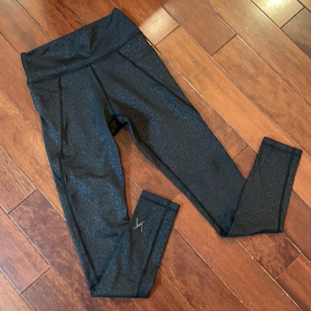 NWOT Vie Active Cheetah Leggings
